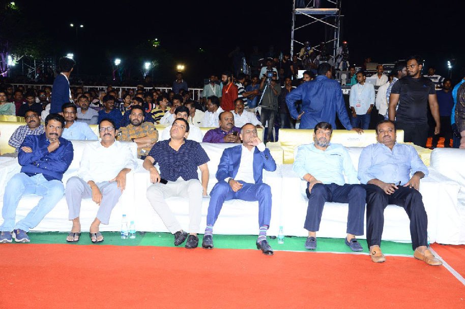 Maharshi-Movie-Pre-Release-Event